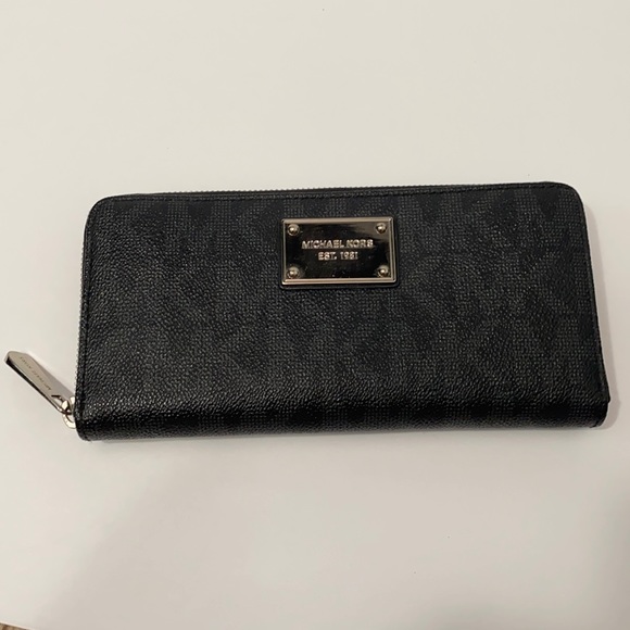 Michael Kors Handbags - Michael Kors black leather zip up wallet
